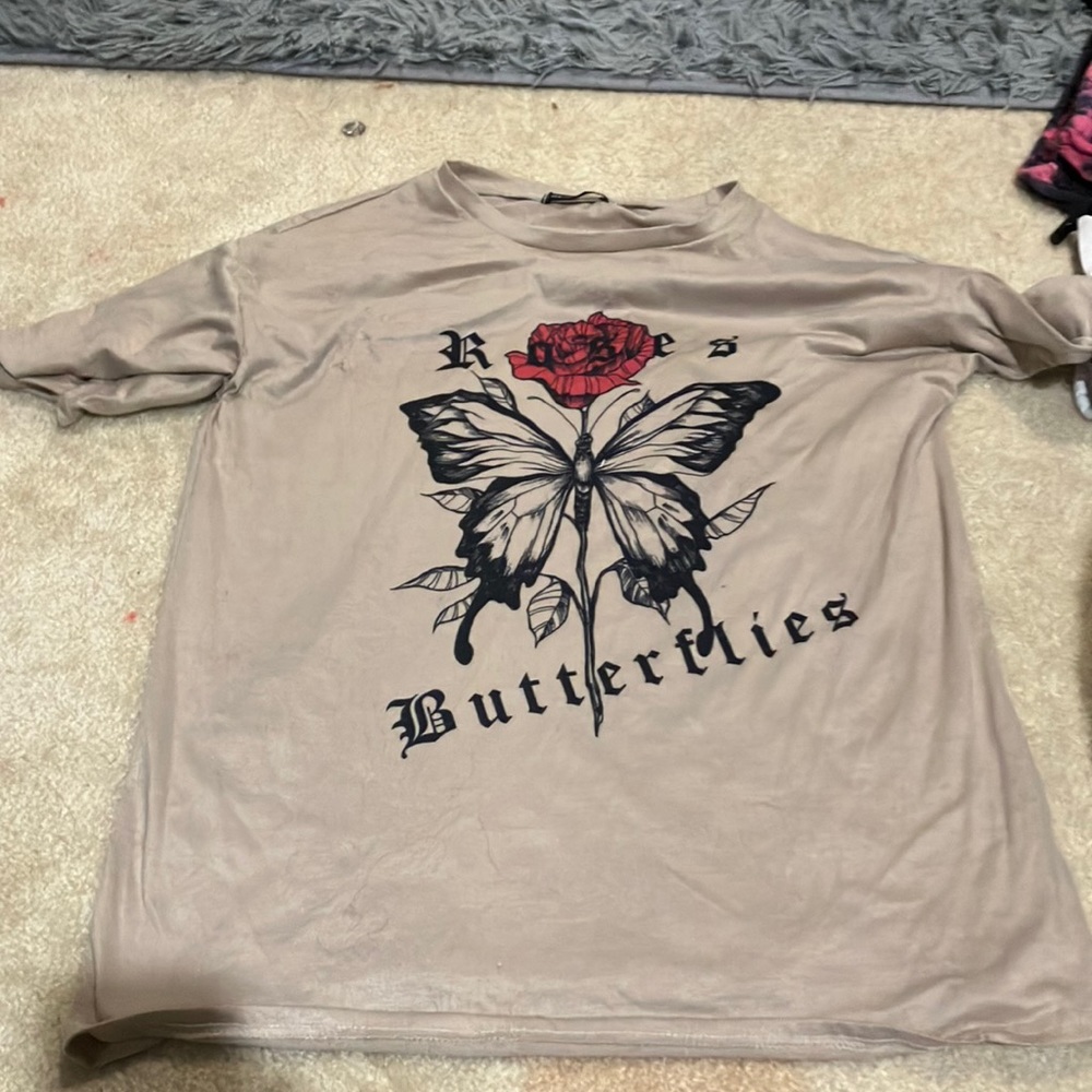 Beige shirt with a butterfly and rose